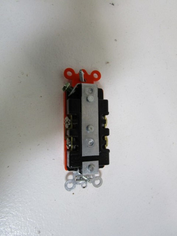LOT OF 7 PASS & SEYMOUR DUPLEX RECEPTACLE (ORANGE) IG26262 NSMP