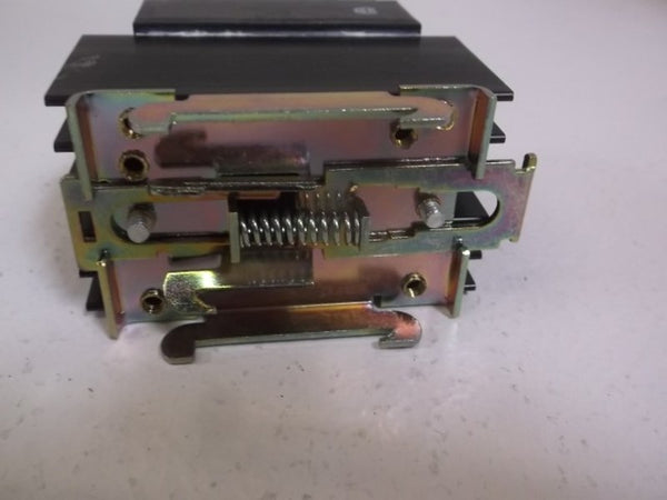 CARLO GAVAZZI RE2425AA06 SOLID STATE RELAY (AS PICTURED)  UNMP