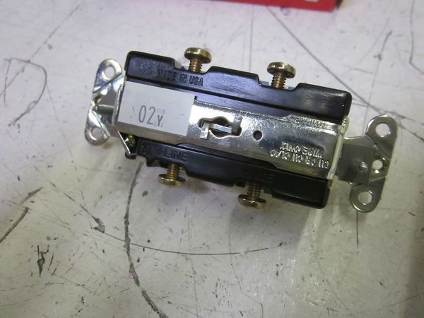 PASS & SEYMOUR 690-I COMBINATION DEVICE TWO 1P SWITCHES 15A 120/277VAC NSNP IN