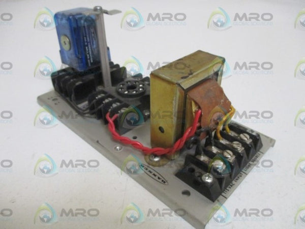 BANNER ENGINEERING MODEL BRB RELAY CONTROL BASE UNMP
