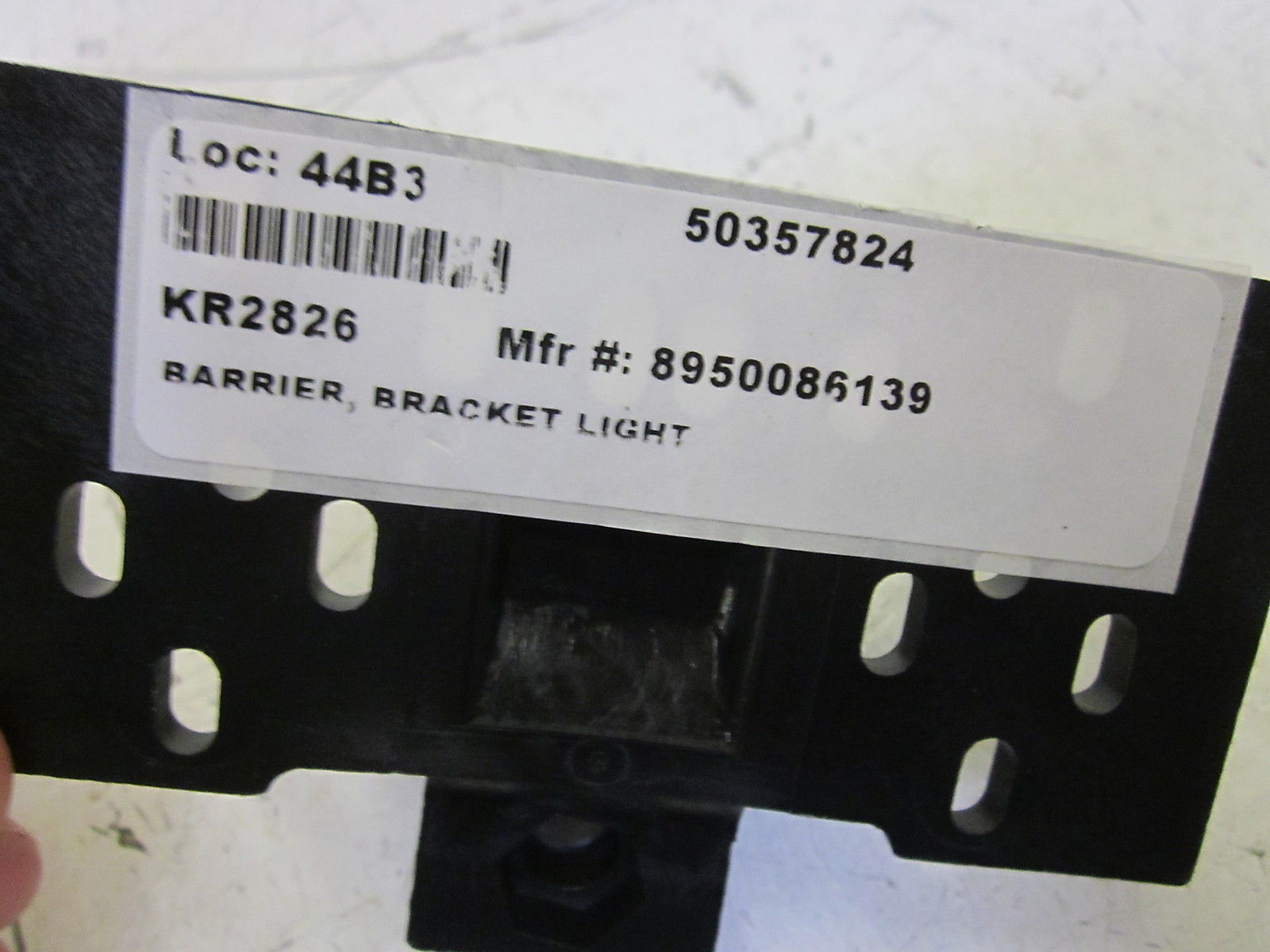 8959986139 BARRIER, BRACKET LIGHT NSNP