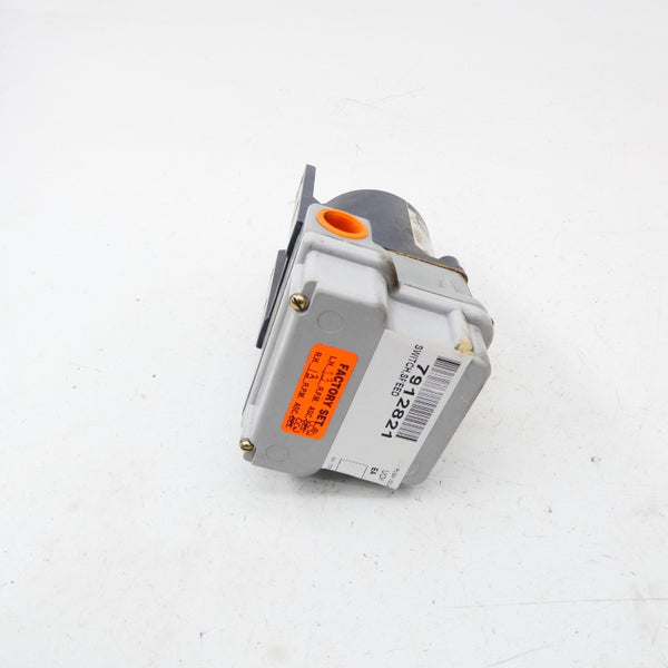 HUBBELL 2220-112CC4 120V NSNP