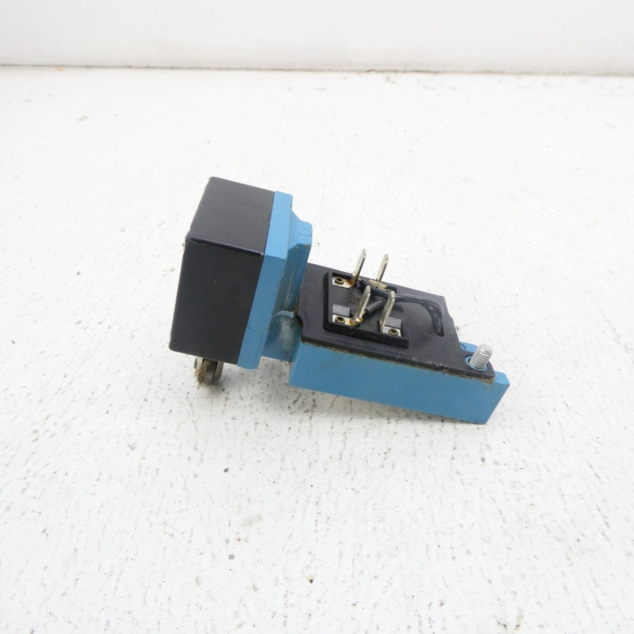 MICRO SWITCH LSF5A 120VAC 10A (AS PICTURED) NSNP