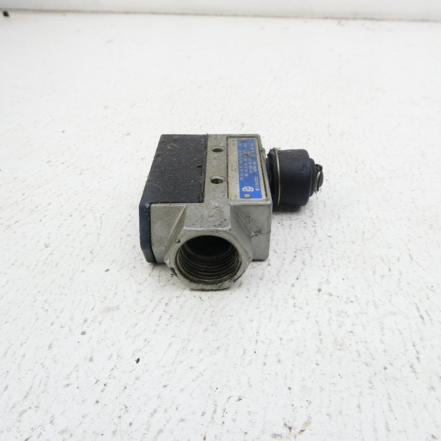 MICRO SWITCH BZE6-2RN28 480VAC 15A (AS PICTURED) NSNP