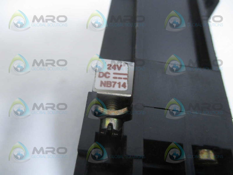 ALLEN BRADLEY 100-A09NZ243 SER. B CONTACTOR  UNMP