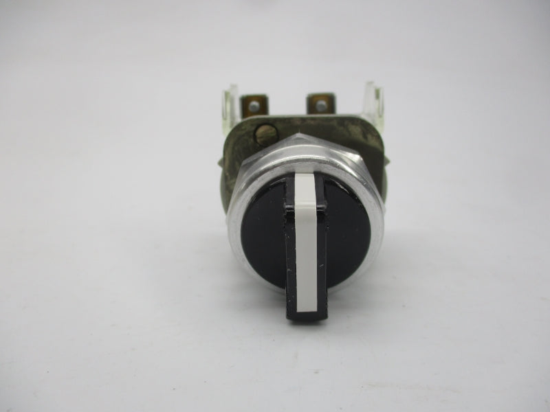 ALLEN BRADLEY 800T-J2KB8DGXX SER. T (WH) NSMP