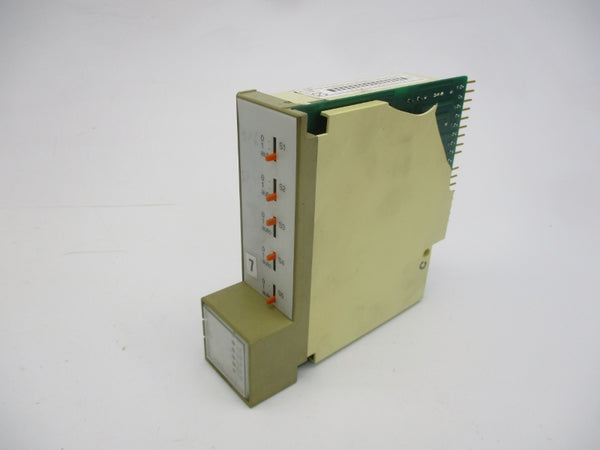 HONEYWELL XF524A 240VAC (AS PICTURED) UNMP