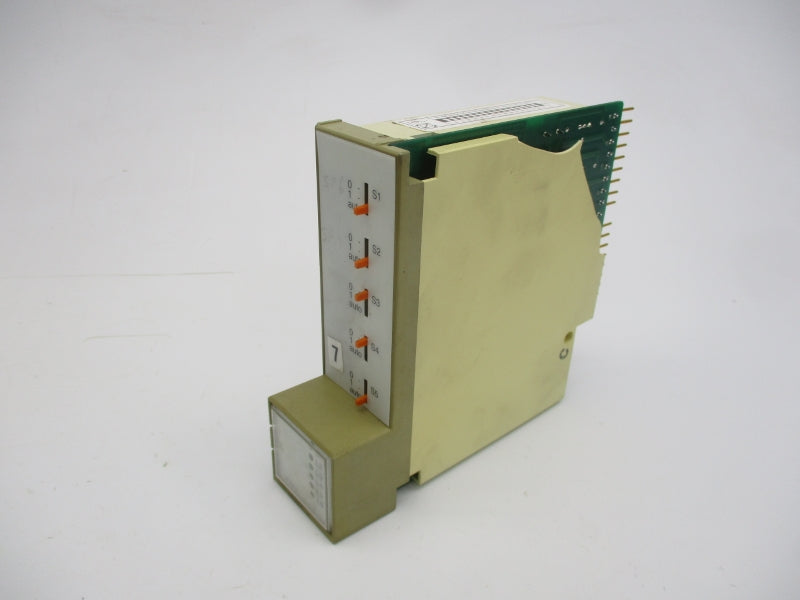 HONEYWELL XF524A 240VAC (AS PICTURED) UNMP