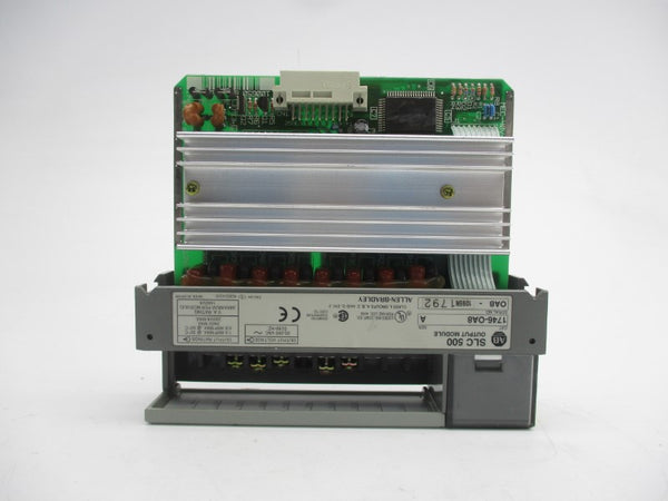 ALLEN BRADLEY 1746-OA8 SER. A 85-265VAC UNMP