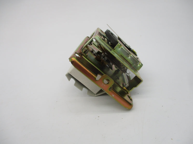 HONEYWELL T6052A1015 120/240VAC 50-80'F (AS PICTURED) NSMP