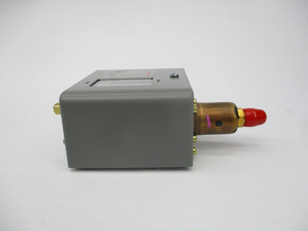 JOHNSON CONTROLS P170AA-118C 600V 4.8A 100-400PSI NSMP