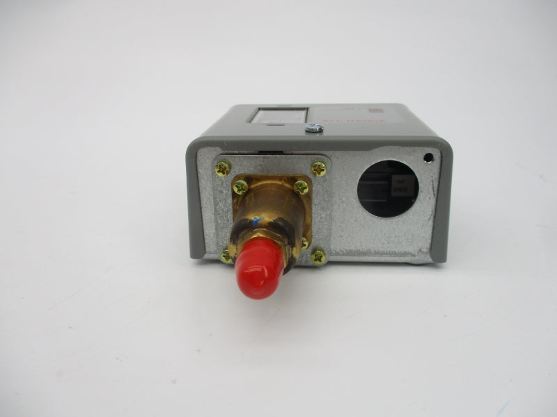 JOHNSON CONTROLS P170AA-118C 600V 4.8A 100-400PSI NSMP