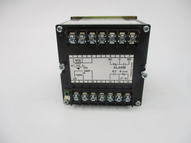 OMEGA 4202APF1 120-240VAC 7/5A 0-999'F UNMP