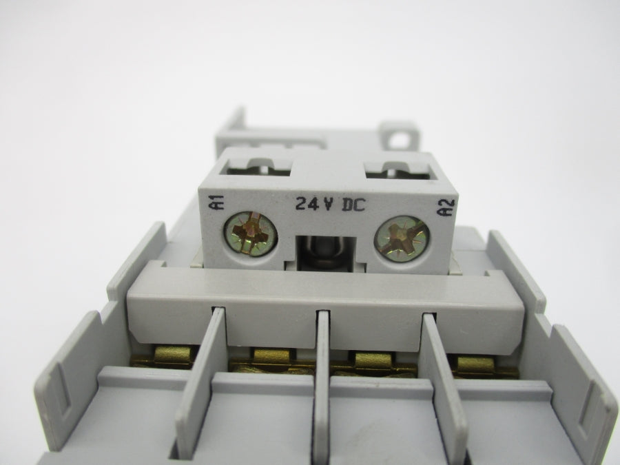 ALLEN BRADLEY 700-CF310ZJ SER. A 24VDC 25A (BR/WH) NSMP