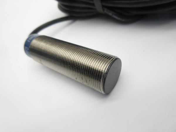 TELEMECANIQUE XS1M18KP340L2 12-24V NSNP