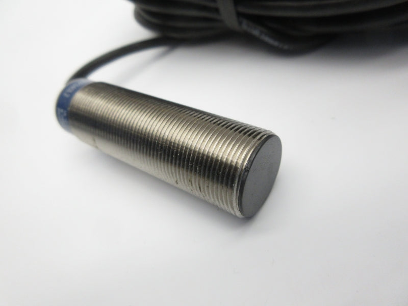 TELEMECANIQUE XS1M18KP340L2 12-24V NSNP