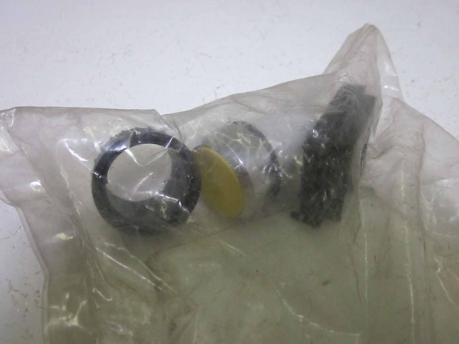 ABB 1SFA616001-AAR PUSH BUTTON YELLOW NSMP