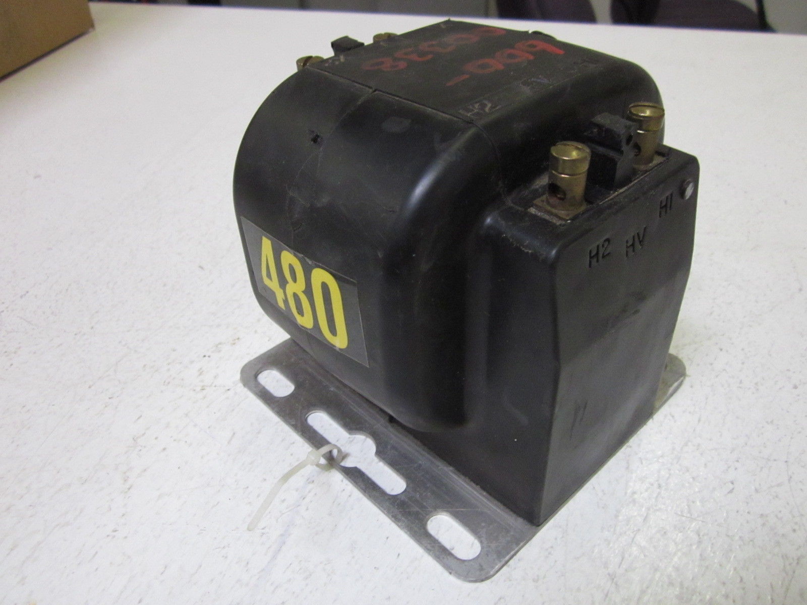 ABB 7526A10G04 480V CURRENT TRANSFORMER UNMP