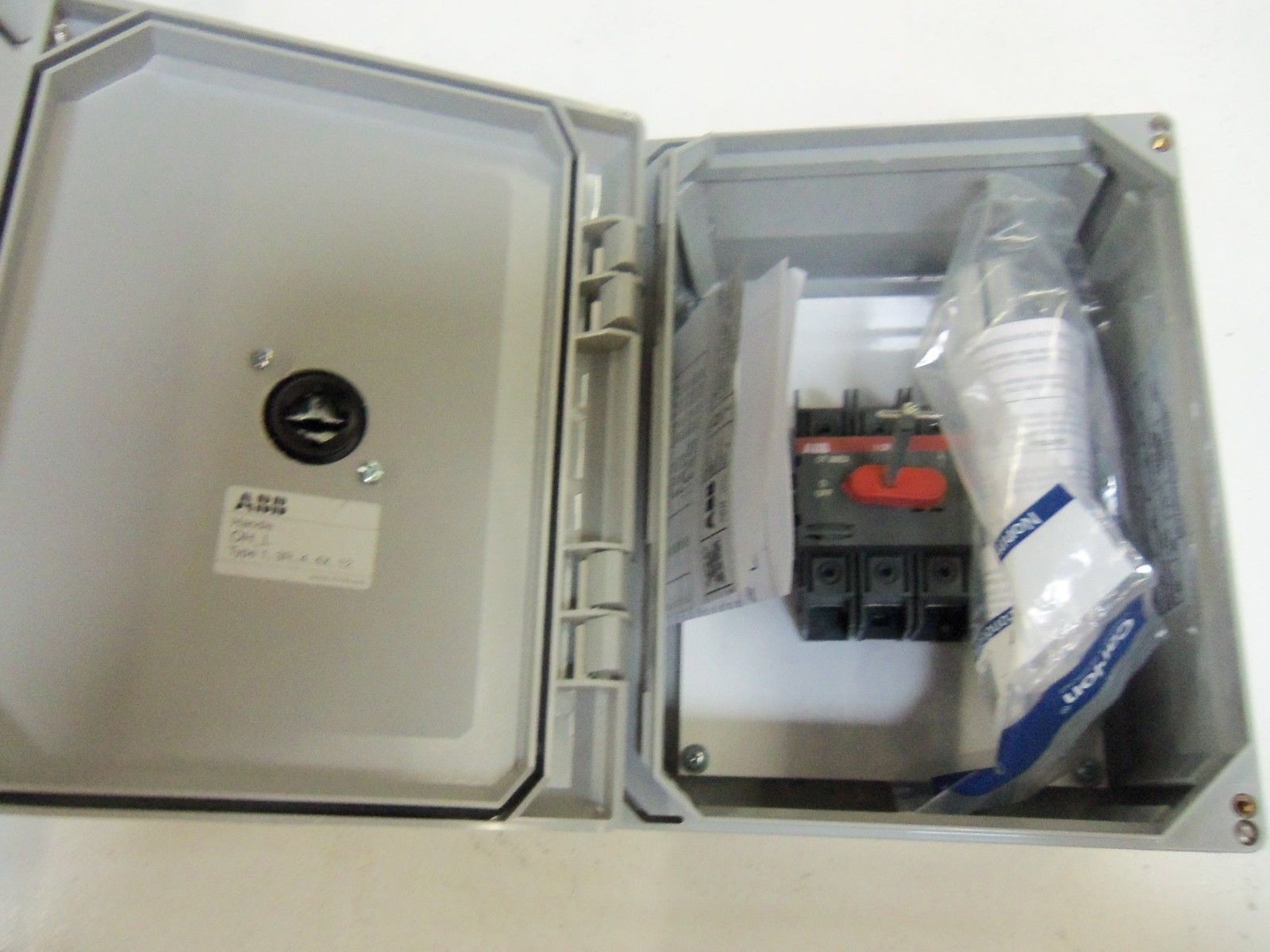 ABB NF30P-3PB6B ENCLOSED DISCONNECT SWITCH NSNP