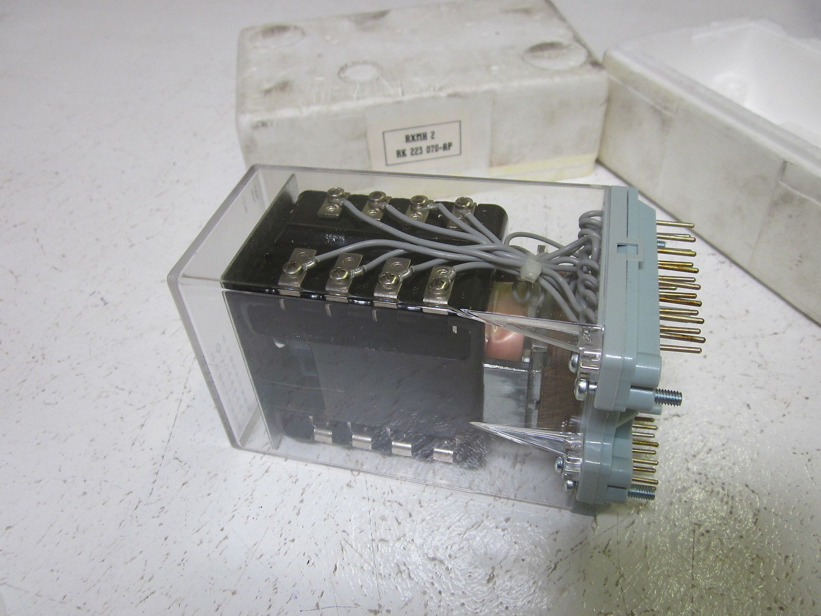 ABB RK 233 070-AP RELAY 125V UNMP
