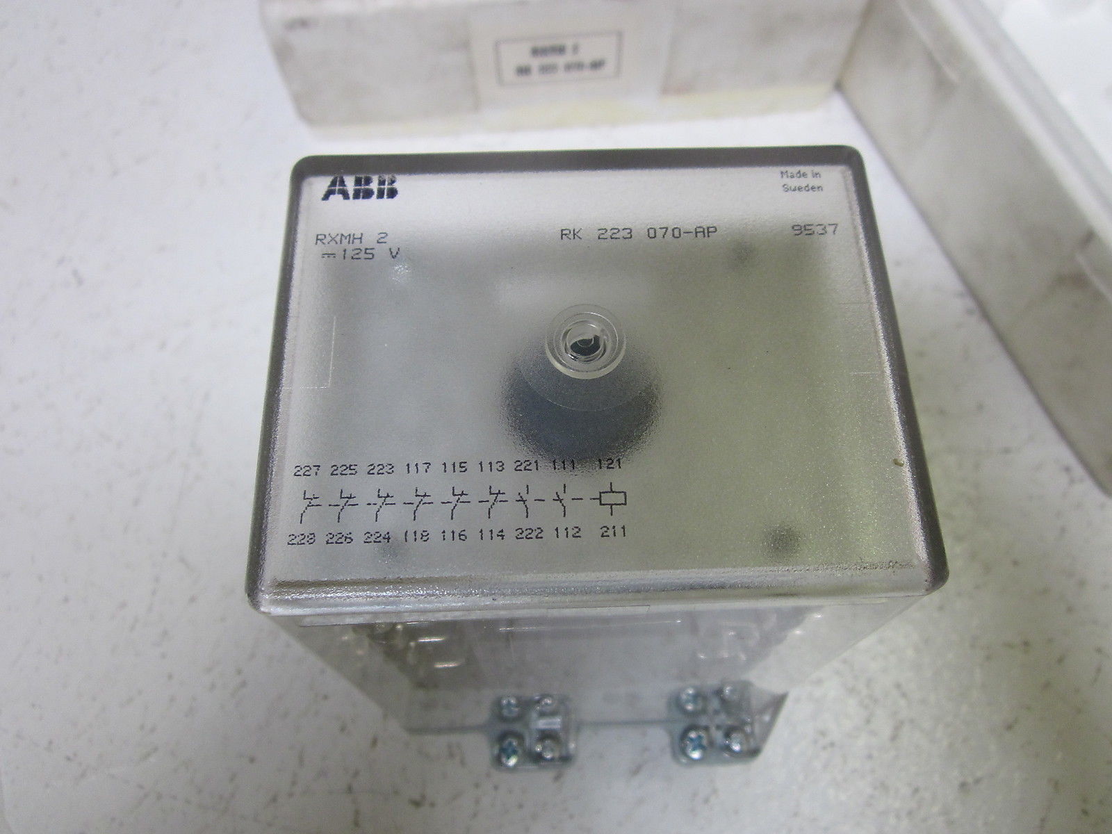 ABB RK 233 070-AP RELAY 125V UNMP
