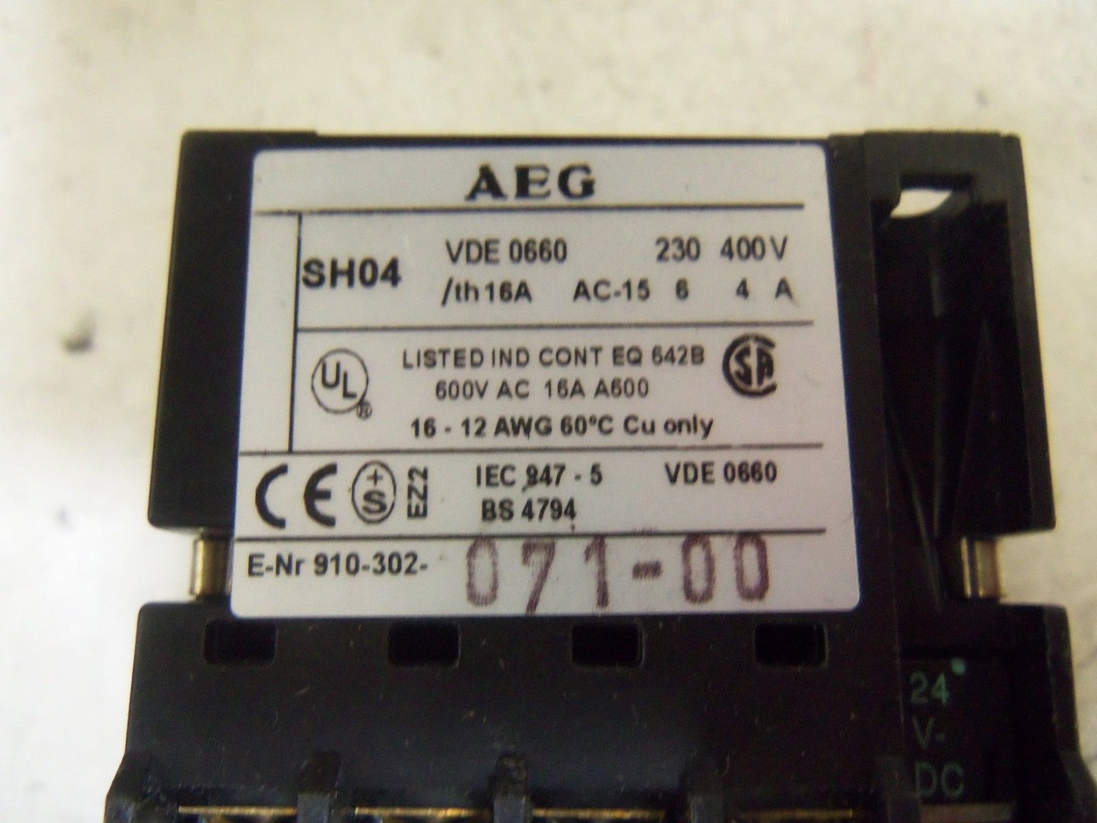AEG SH04-31Z CONTACTOR RELAY 910-302-071-00 UNMP