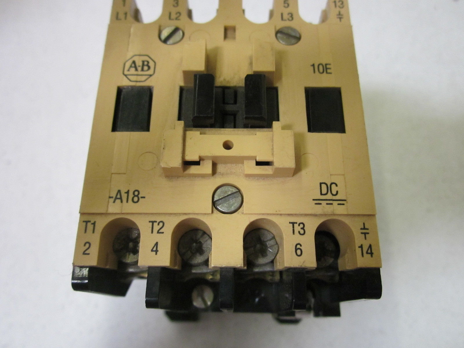 ALLEN BRADLEY 100-A18NZJ3 SER. B CONTACTOR 24VDC NSNP