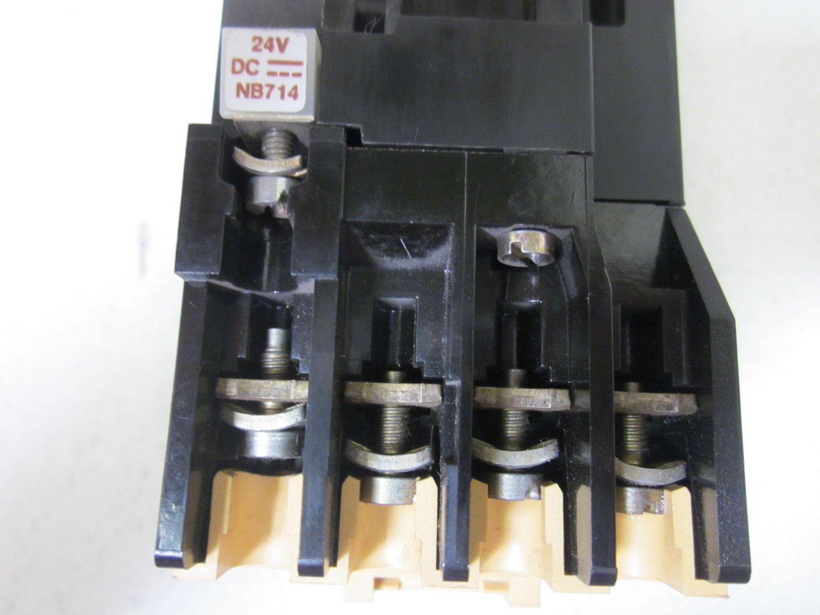 ALLEN BRADLEY 100-A18NZJ3 SER. B CONTACTOR 24VDC NSNP