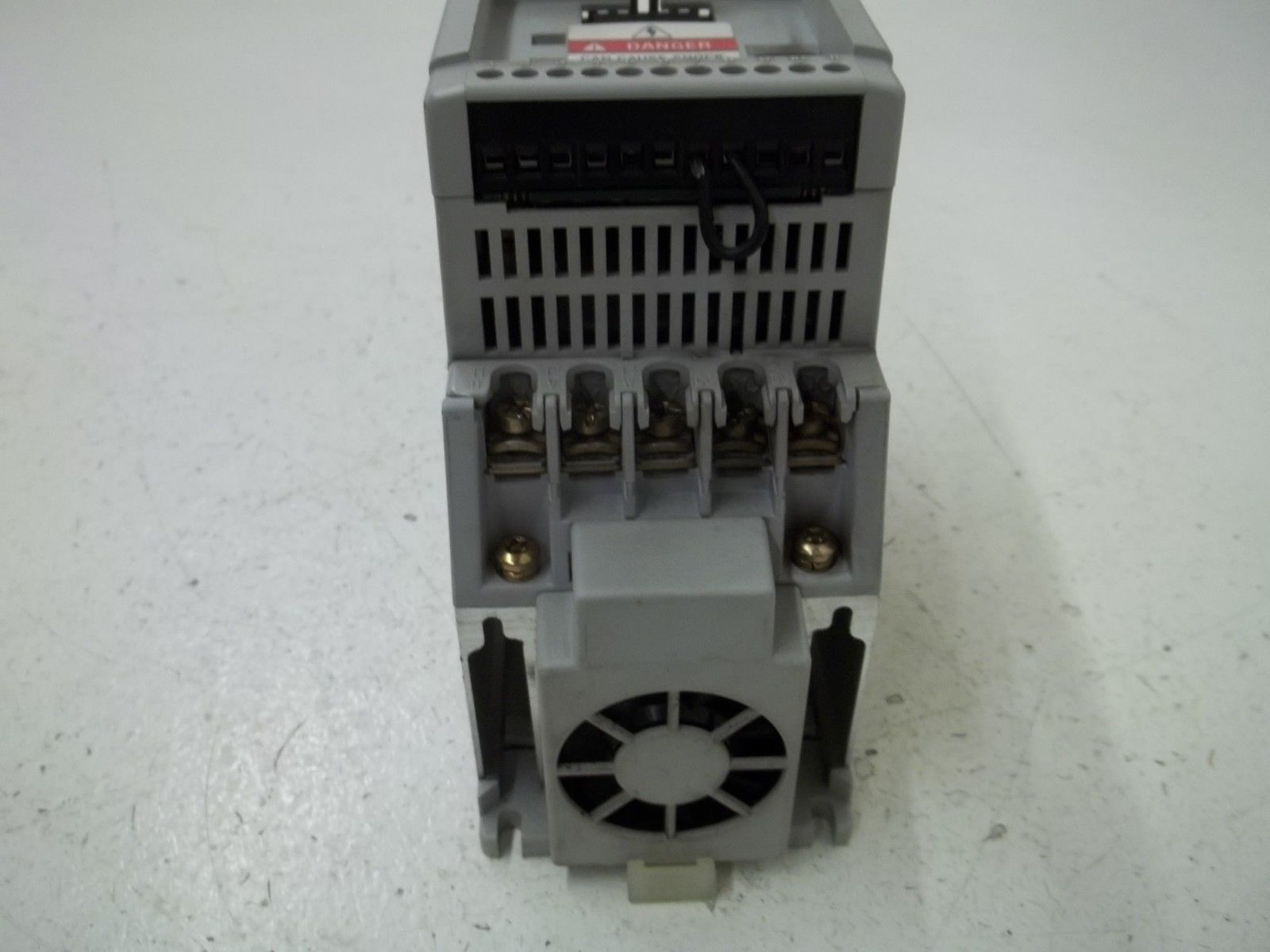 ALLEN BRADLEY 160-BA04NSF1 SER. A F/W 4.07 SPEED CONTROLLER (NO KEYPAD) UNMP