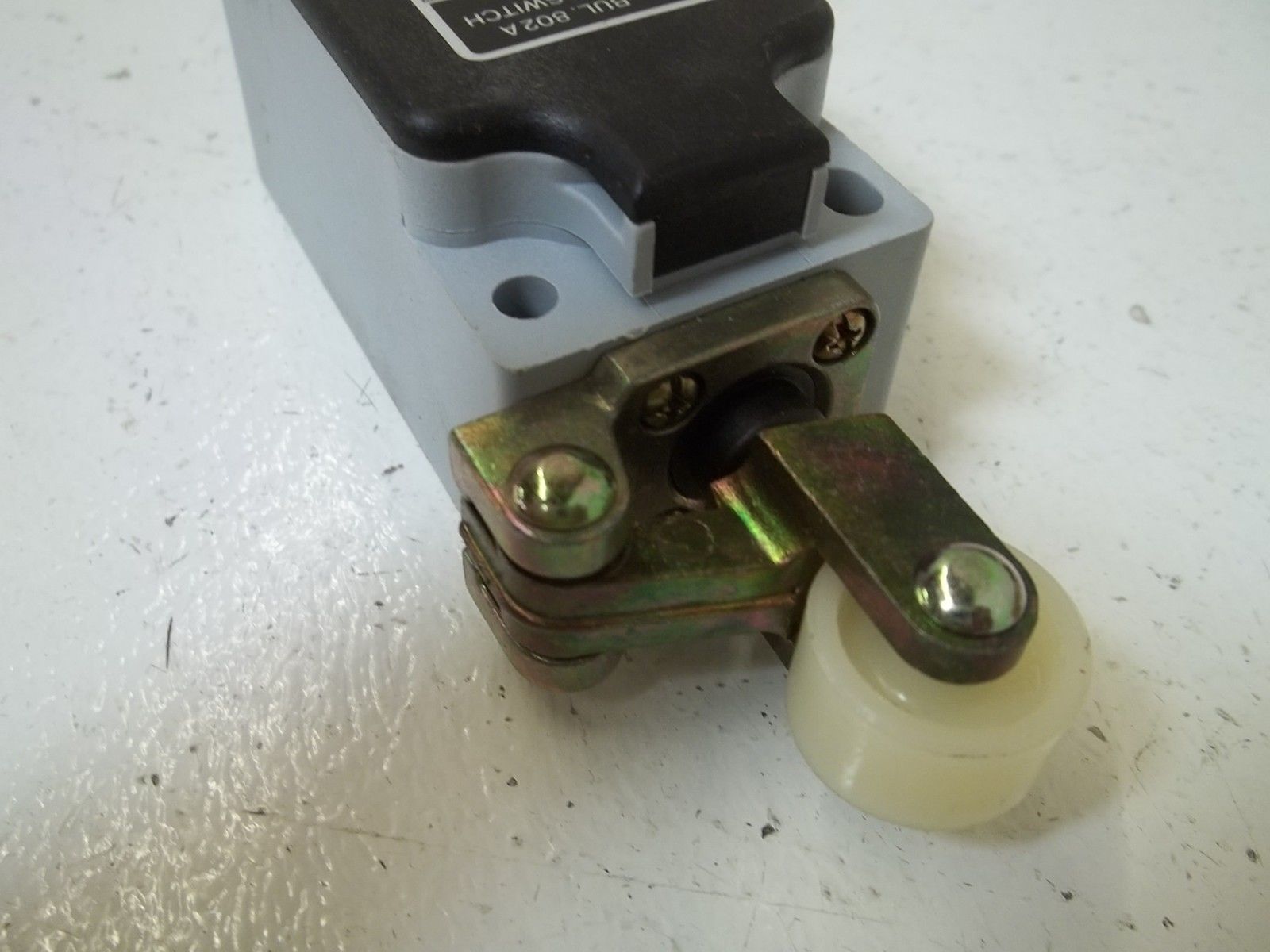 ALLEN BRADLEY  802A-C14P4-S7 SER. A LIMIT SWITCH UNMP
