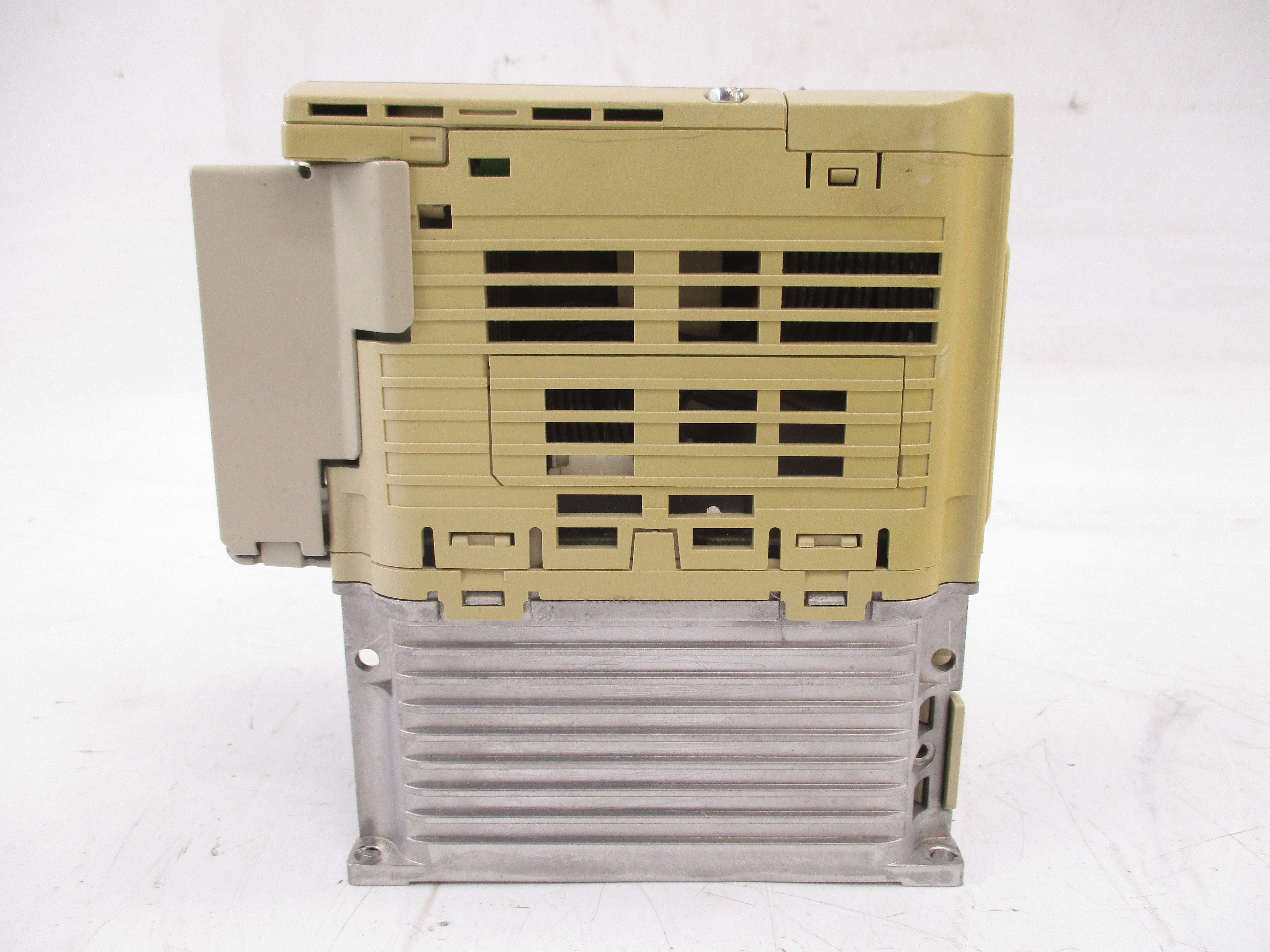 YASKAWA CIMR-VU4A0009FAA 380-480V 9.4/8.2A UNMP