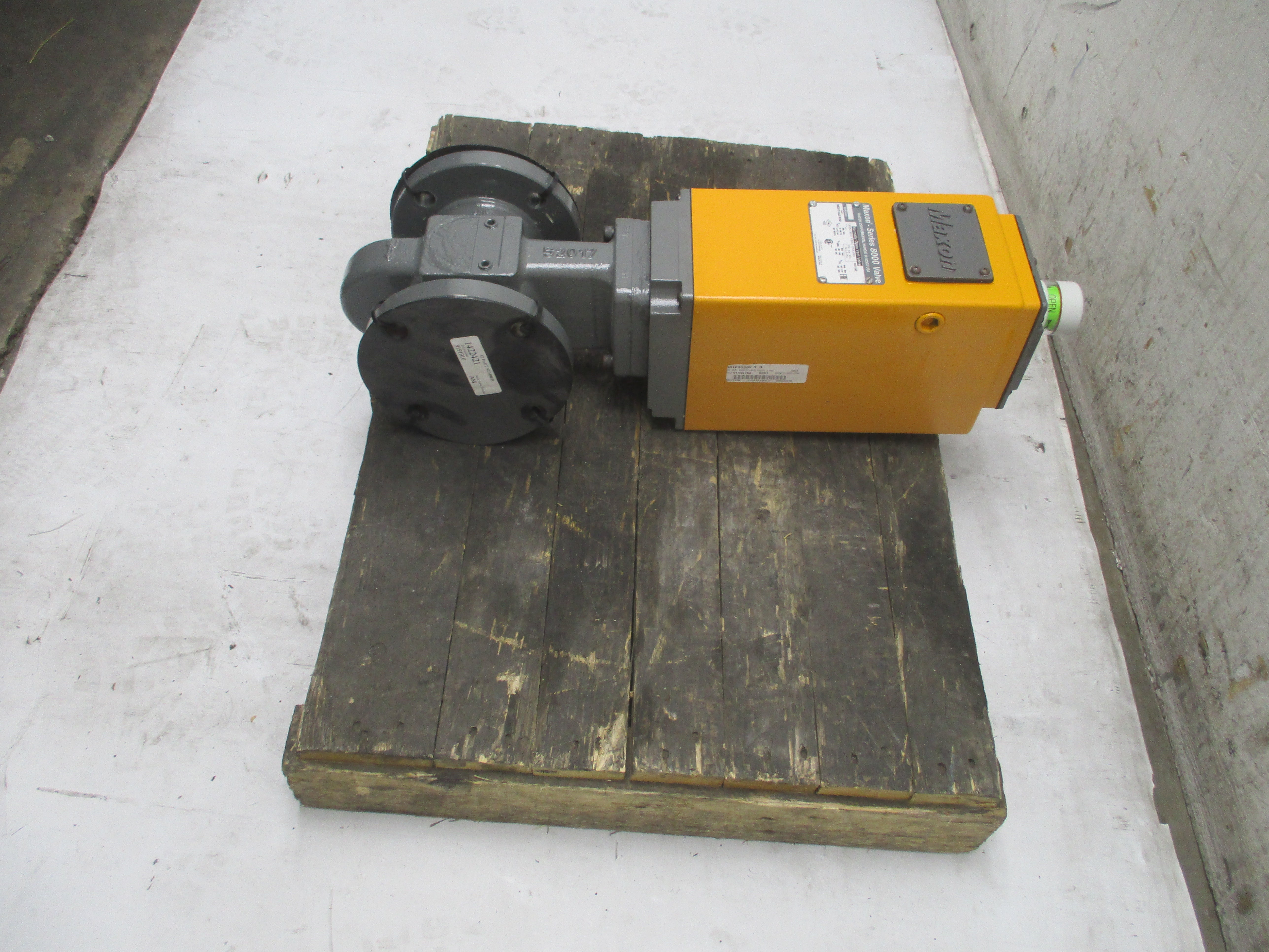 MAXON SERIES 8000 300C8121-BA22-B2A01 SER. 8000 120VAC 70-100PSI NSNP