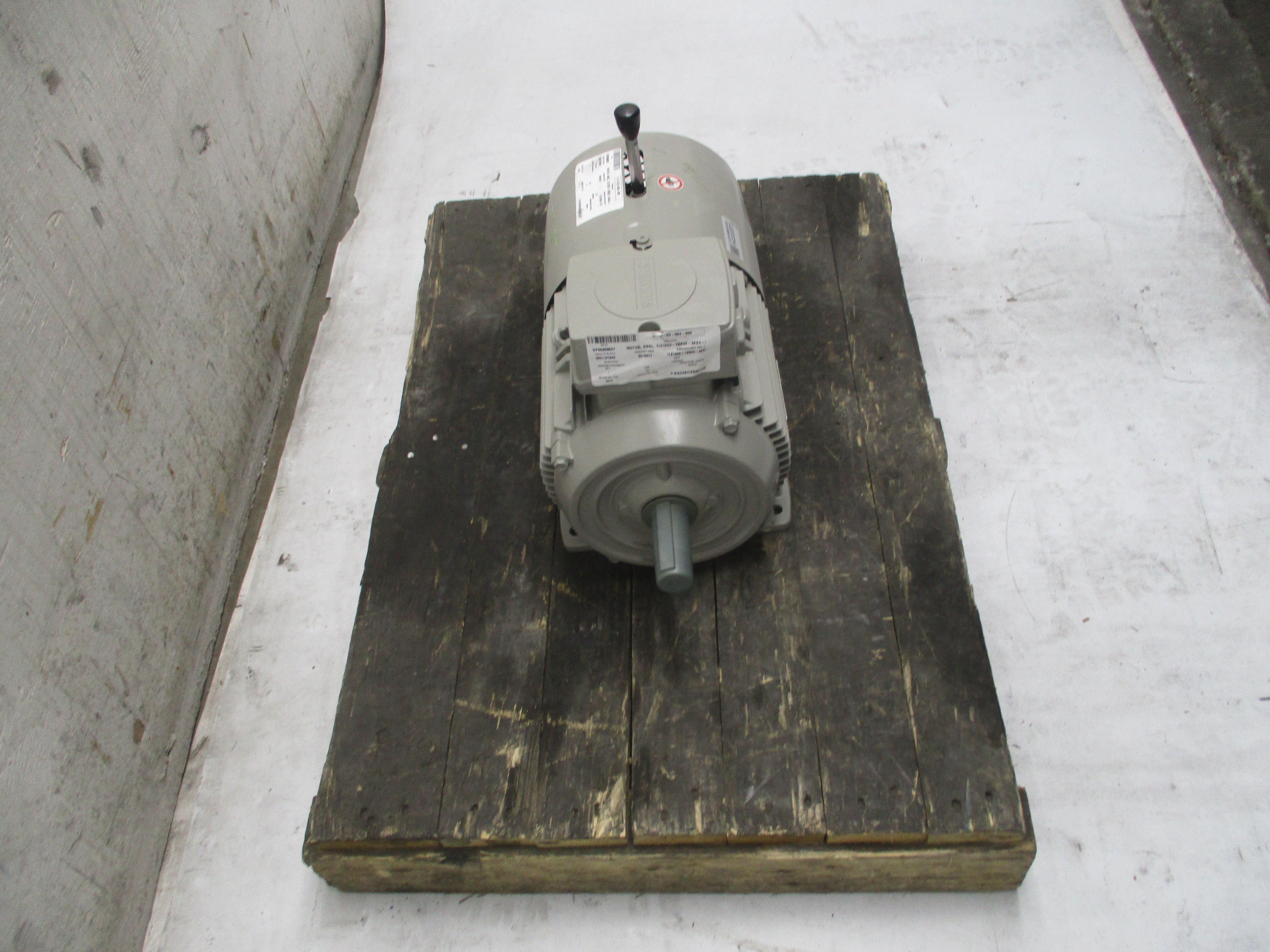 SIEMENS 1LE10231BB223AA4-Z NSNP