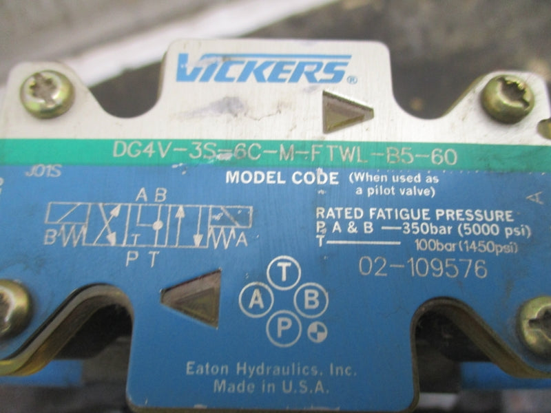 VICKERS DG5S4102C2MFTWLB590 110/120V .48A/.46A 3000PSI UNMP