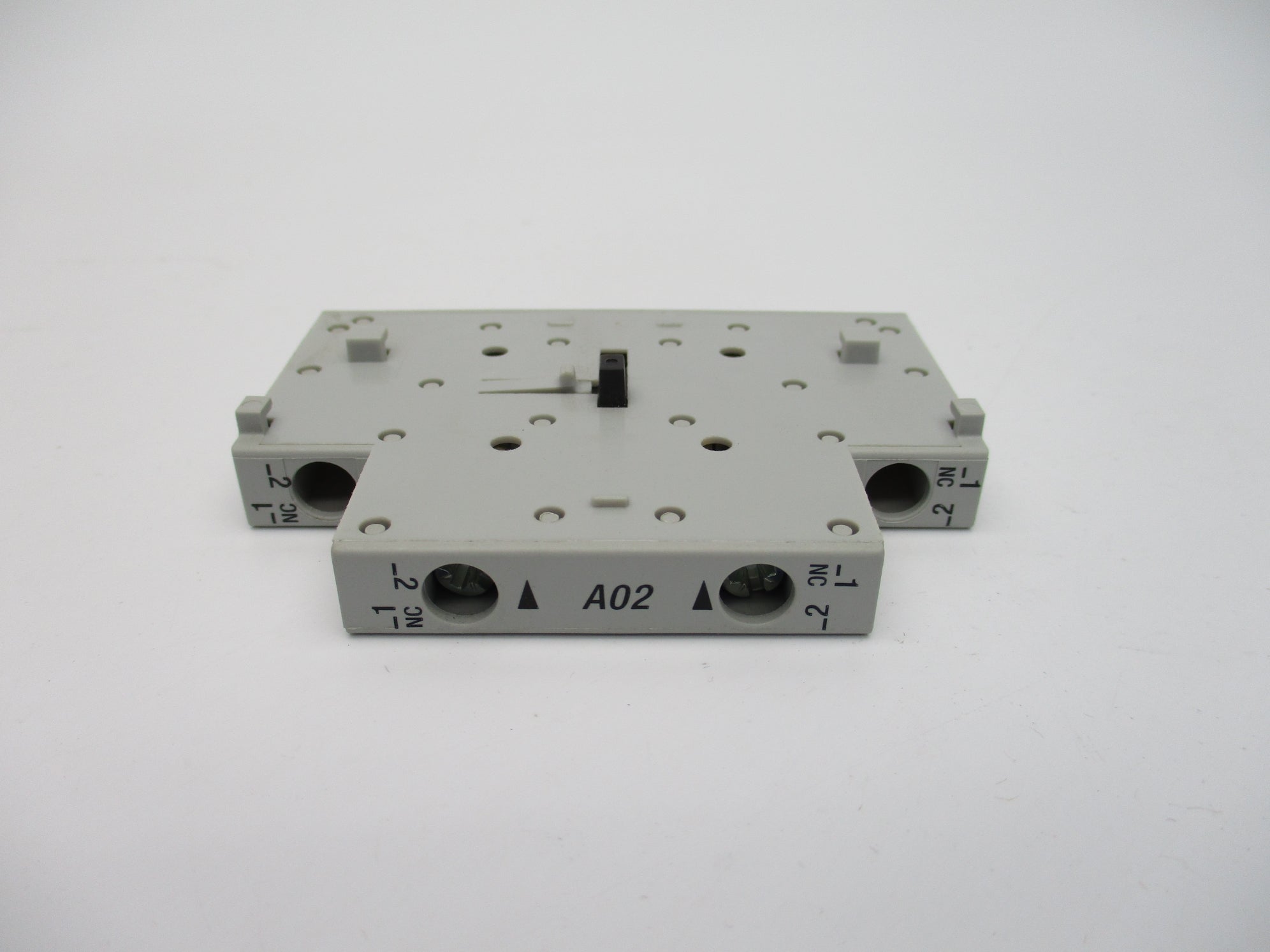 ALLEN BRADLEY 100-SA02 SER. B 600VAC 10A NSNP