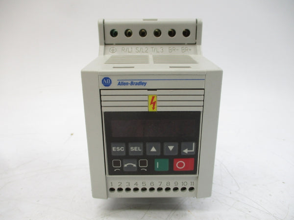ALLEN BRADLEY 160-BA04NPS1P1 SER. C F/W 7.06 380-460V 4.6A (BR/WH) NSMP