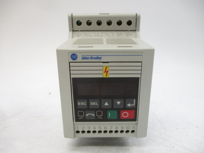 ALLEN BRADLEY 160-BA04NPS1P1 SER. C F/W 7.06 380-460V 4.6A (BR/WH) NSMP