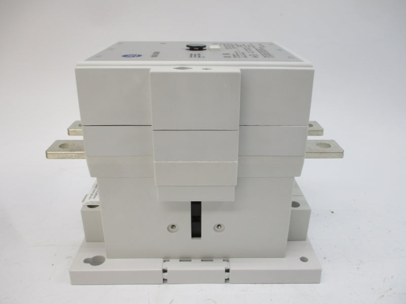 ALLEN BRADLEY 100-D300ED11 SER. B 110-130V (BR/WH) NSMP