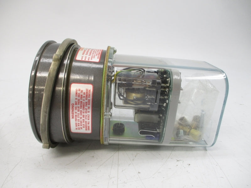 DWYER 3002 120/240VAC 10A 35PSI 0-2"H2O NSMP