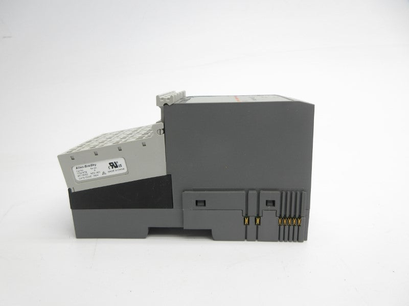 ALLEN BRADLEY 1734D-IA8XOA8 SER. A F/W 1.001 120VAC NSNP