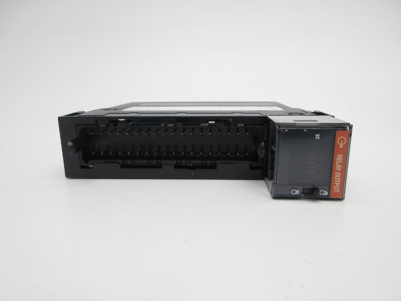 ALLEN BRADLEY 1756-OX8I SER. A F/W 3.003 24VDC NSMP