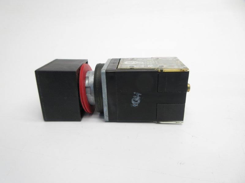 ALLEN BRADLEY 800MB-CQAL10A SER. A 120VAC NSNP