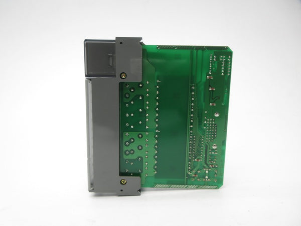 ALLEN BRADLEY 1746-OA8 SER. A 85-265VAC (WH/YL) NSMP