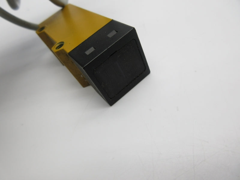 OMRON E3S-R2B4 12-24VDC UNMP