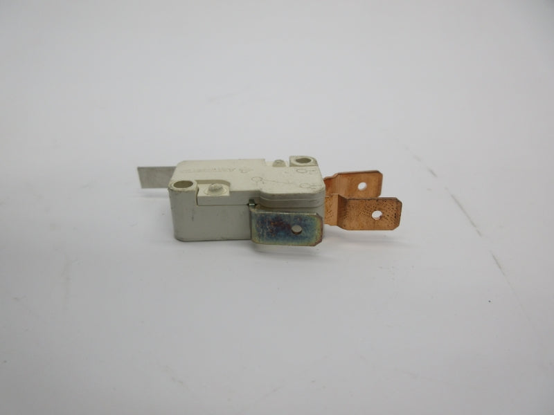 CHERRY D3B 125-250VAC 10A NSNP