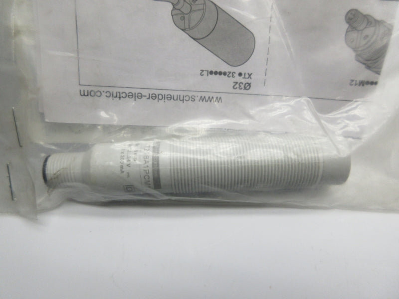 TELEMECANIQUE XT218A1PCM12 12-24VDC NSMP