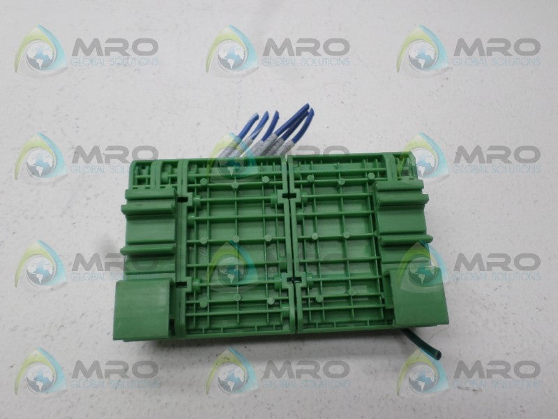 ALLEN BRADLEY 2090-U3BB-D44 SER. B BREAKOUT BOARD  UNMP
