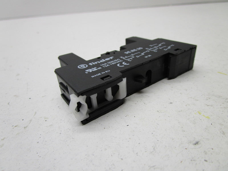 FINDER 95.85.30 RELAY SOCKET  NSNP