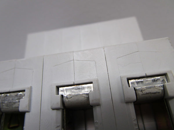 MERLIN GERIN 21421 C32N-8 CIRCUIT BREAKER 8A  NSNP
