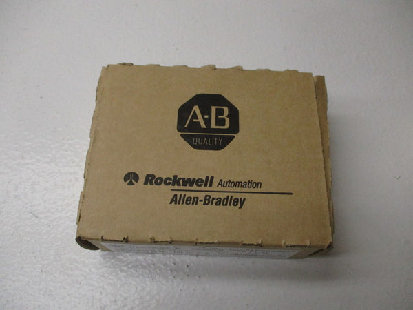 ALLEN BRADLEY 1769-OB16P SER. B F/W 3.1 DATE: 2016 NSFS